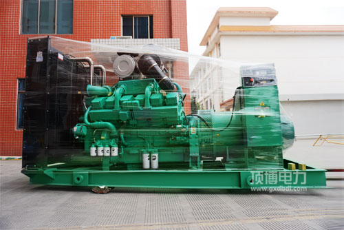 720KW重慶康明斯柴油發(fā)電機組KTA38-G2A技術參數