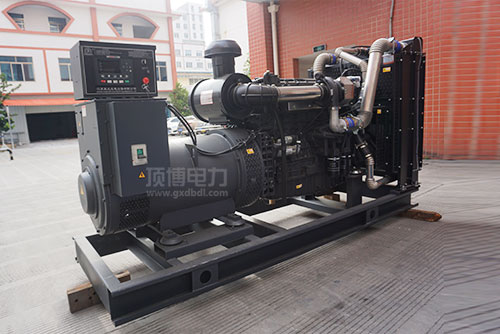 工業(yè)發(fā)電機(jī)組與家用選柴油發(fā)電機(jī)組還是天然氣、汽油
